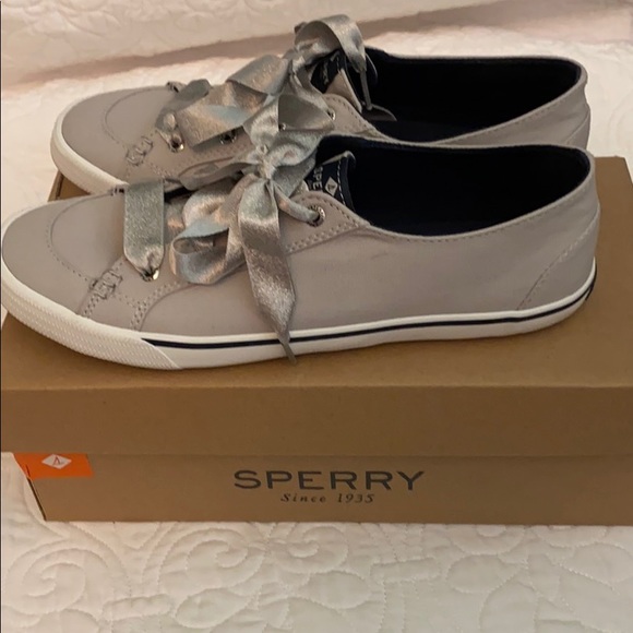 Sperry Topsiders. - Picture 5 of 8